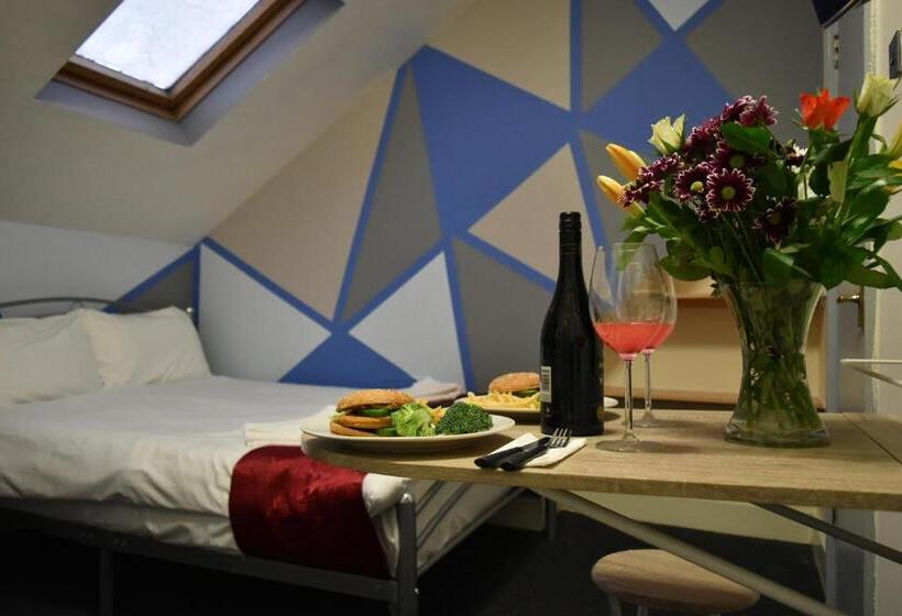 デラックススタジオ, London Olympus Hotel Nirvana