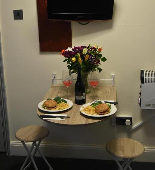 デラックススタジオ, London Olympus Hotel Nirvana