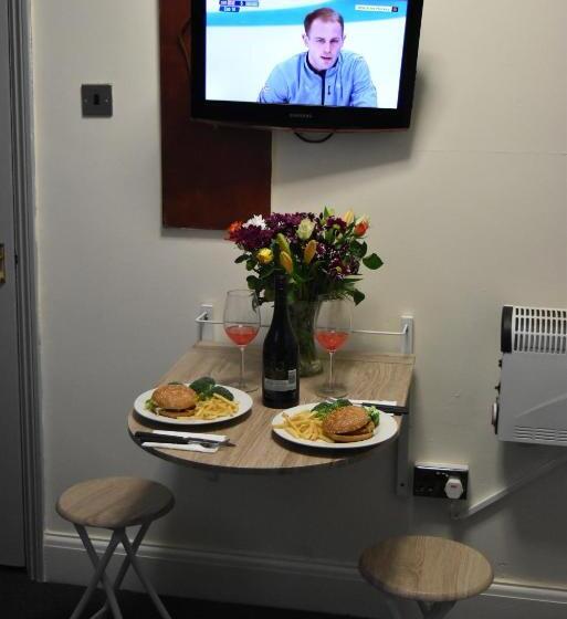 デラックススタジオ, London Olympus Hotel Nirvana