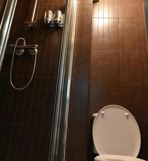 デラックススタジオ, London Olympus Hotel Nirvana