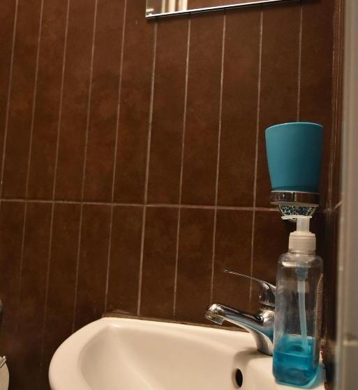 デラックススタジオ, London Olympus Hotel Nirvana