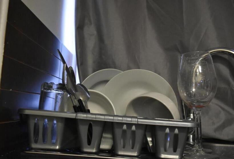 デラックススタジオ, London Olympus Hotel Nirvana