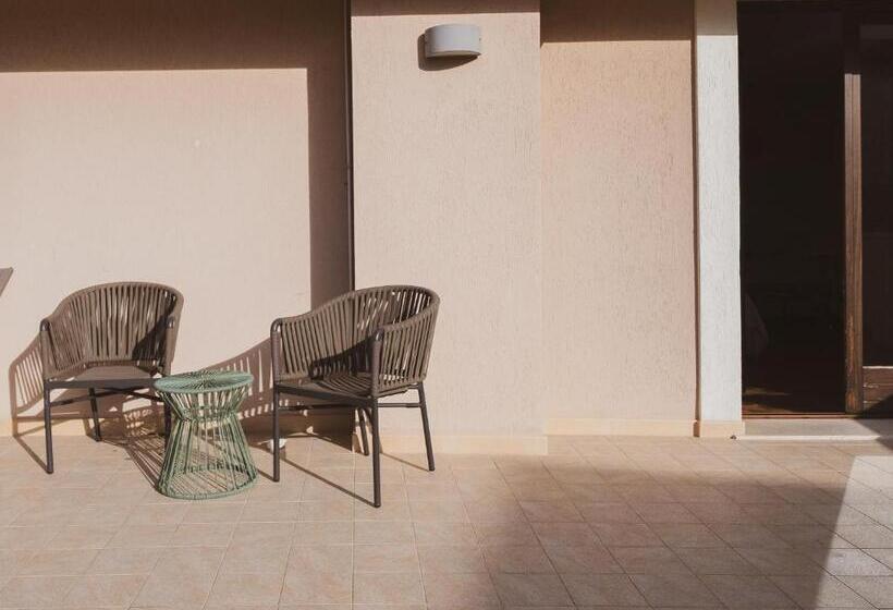 סוויטת ג'וניור עם טרסה, Tramas Hotel & Spa