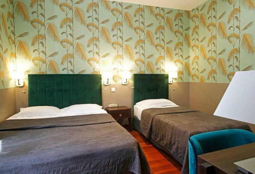 اتاق استاندارد سه نفره, Restaurant Christophe Colomb