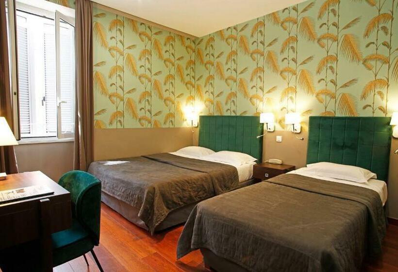 اتاق استاندارد سه نفره, Restaurant Christophe Colomb