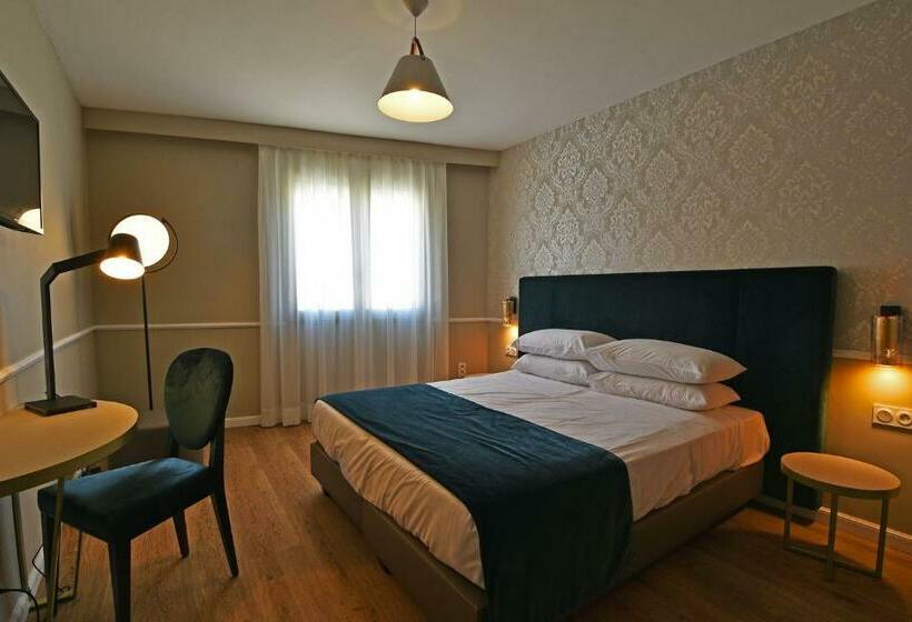 اتاق استاندارد, Restaurant Christophe Colomb