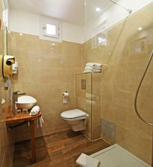 اتاق استاندارد, Restaurant Christophe Colomb