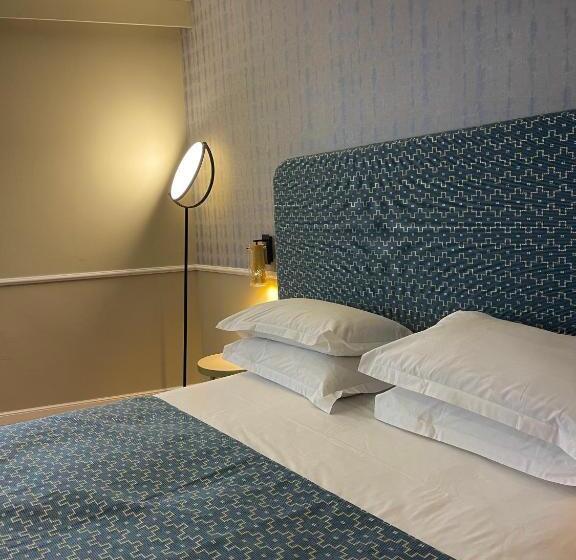 اتاق استاندارد, Restaurant Christophe Colomb