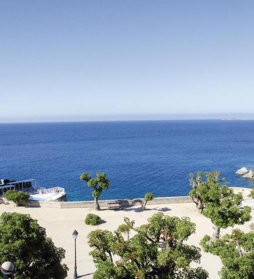 اتاق سوپریور سه تخته, Restaurant Christophe Colomb