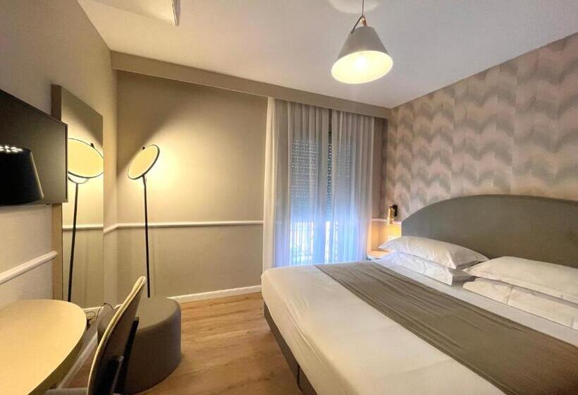 اتاق استاندارد, Restaurant Christophe Colomb