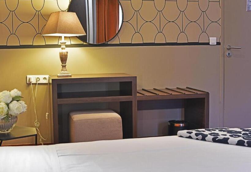 اتاق استاندارد, Restaurant Christophe Colomb