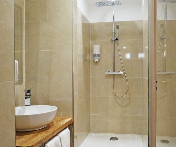 اتاق استاندارد چهار تخته, Restaurant Christophe Colomb