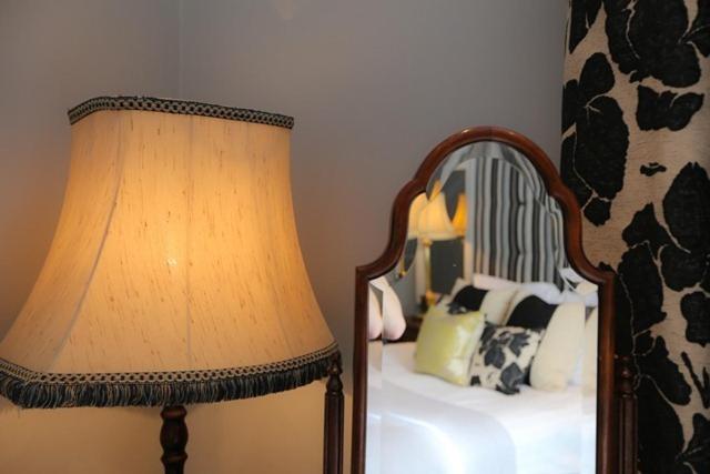 חדר דחוקס עם מיטת קינג, The Crown And Sceptre