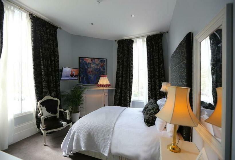 חדר דלוקס, The Crown And Sceptre