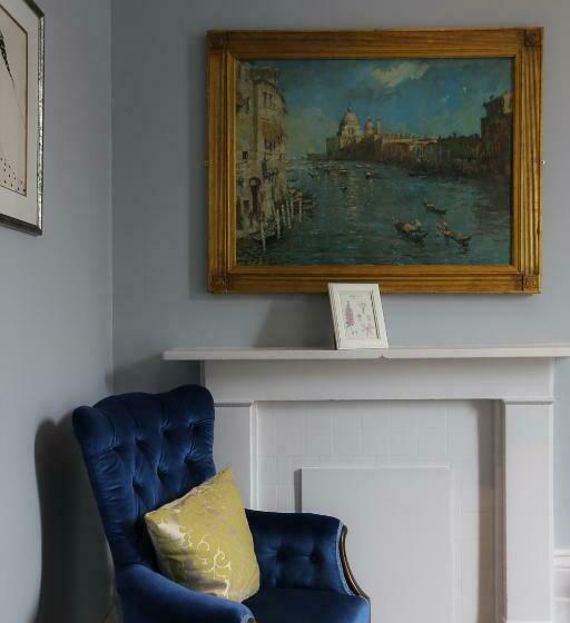 חדר דלוקס, The Crown And Sceptre