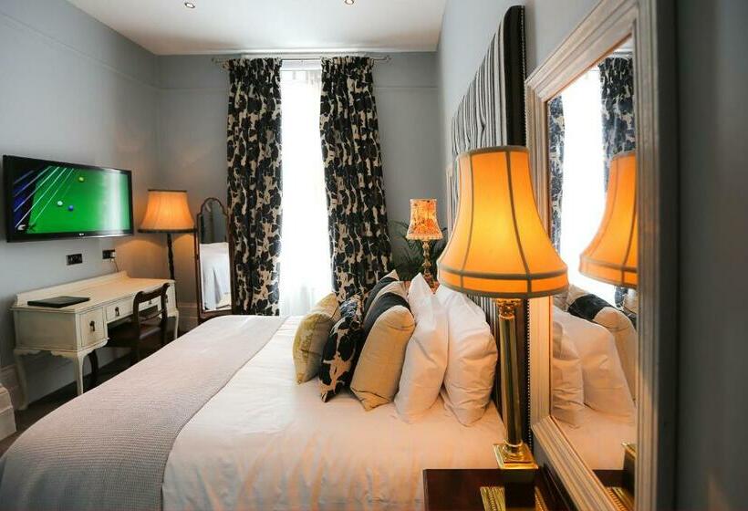 חדר דלוקס, The Crown And Sceptre