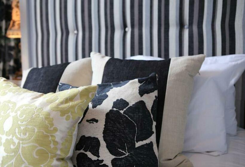 חדר דלוקס, The Crown And Sceptre