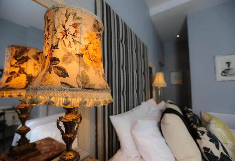 חדר דלוקס, The Crown And Sceptre