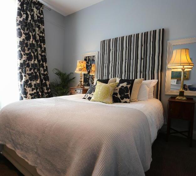 חדר דלוקס, The Crown And Sceptre