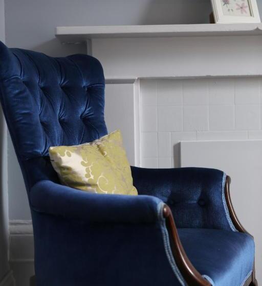 חדר דלוקס, The Crown And Sceptre