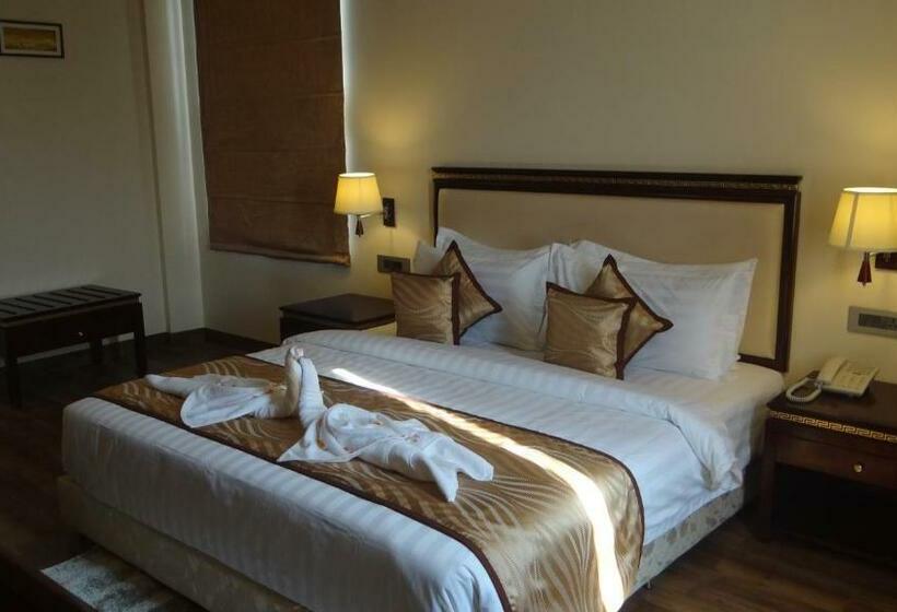 Chambre Deluxe, The Legend