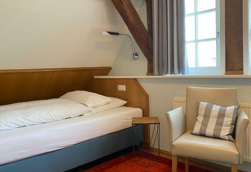 חדר סטנדרט יחיד, Weber