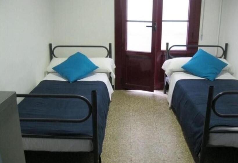 Bed in Shared Room with Shared Bathroom, Ideal Youth Hostel