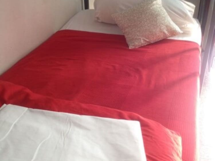 تختخواب در اتاق مشترک, Ideal Youth Hostel