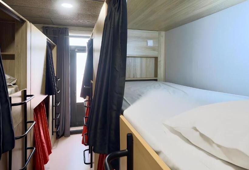 Bed in Shared Room with Shared Bathroom, Ideal Youth Hostel