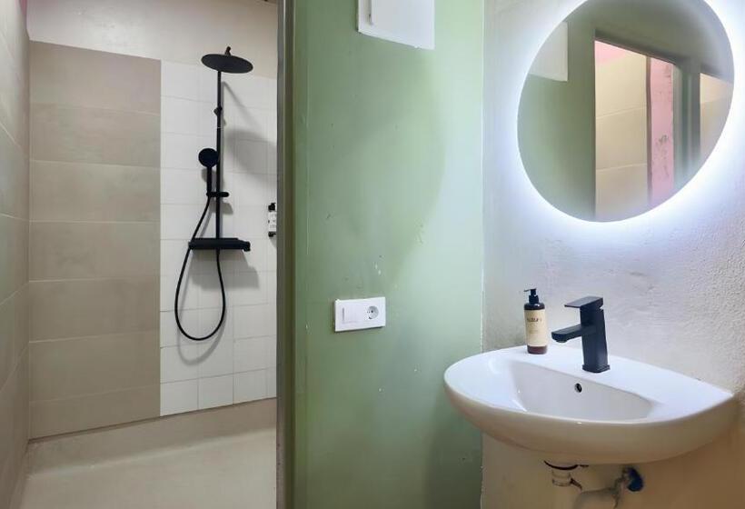 اتاق استاندارد چهار تخته, Ideal Youth Hostel