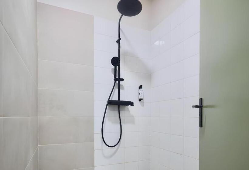 اتاق استاندارد با سرویس بهداشتی مشترک, Ideal Youth Hostel