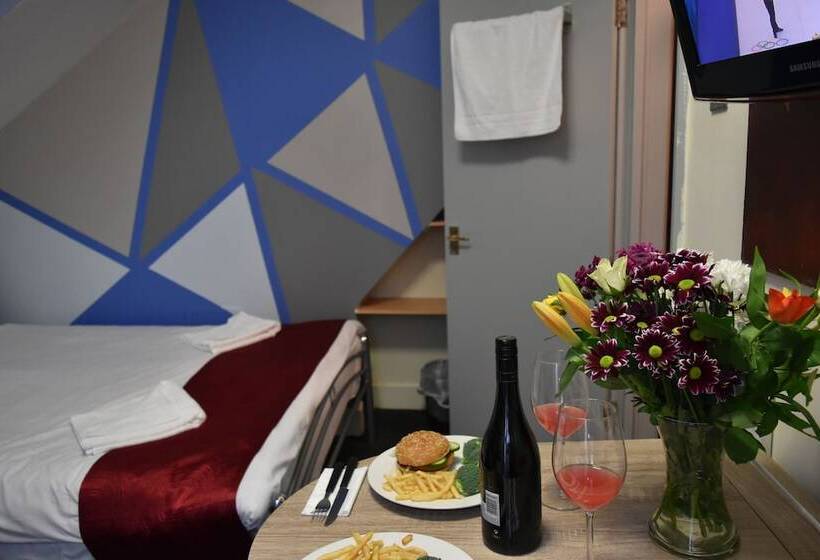 デラックススタジオ, London Olympus Hotel Nirvana