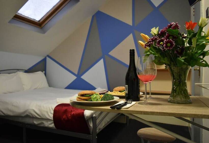 Студия Deluxe, London Olympus Hotel Nirvana