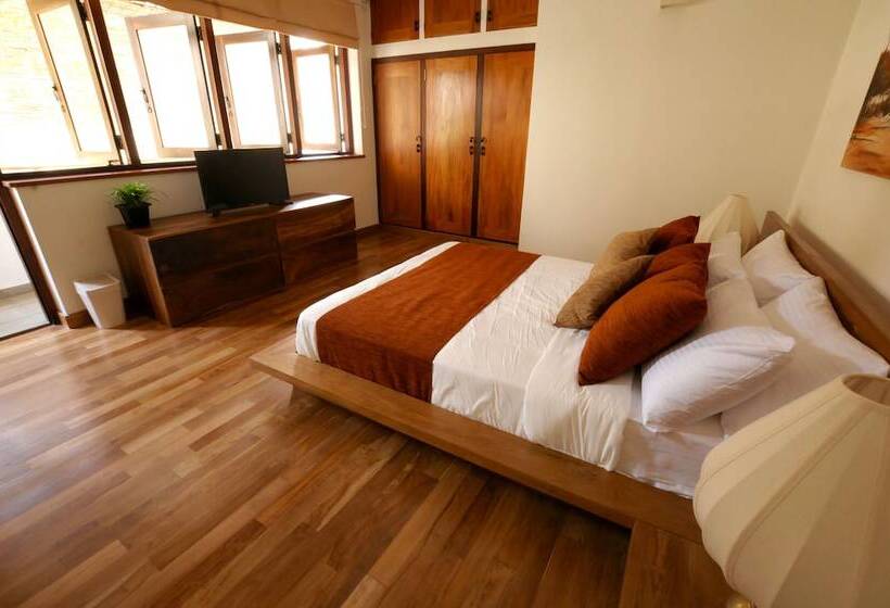 Quarto Deluxe com Sacada, Halcyon House Colombo