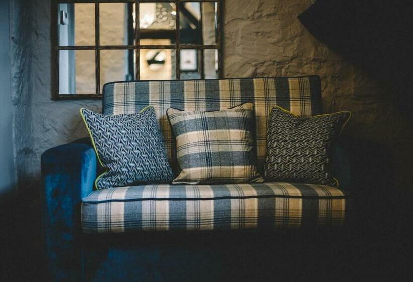 جناح, The Stag At Stow