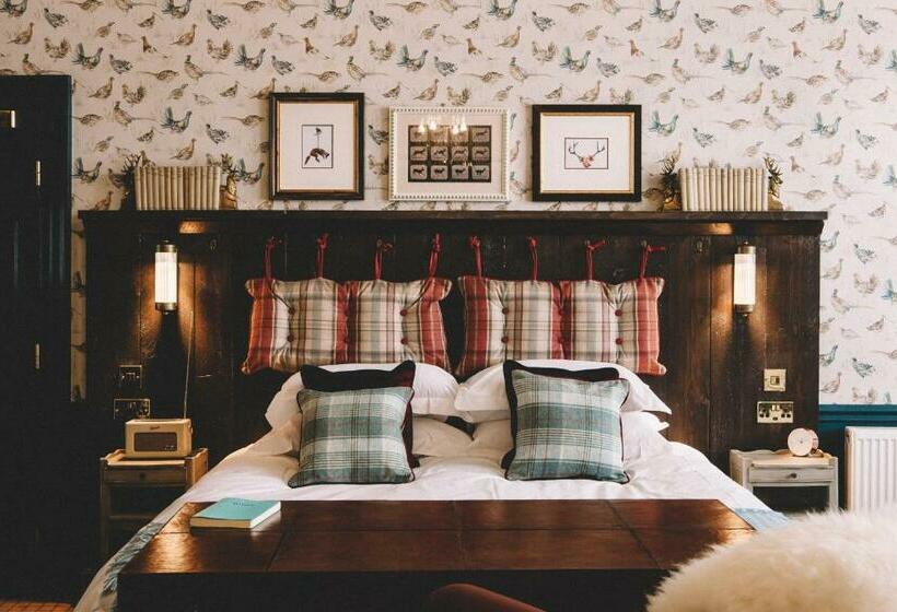 جناح, The Stag At Stow