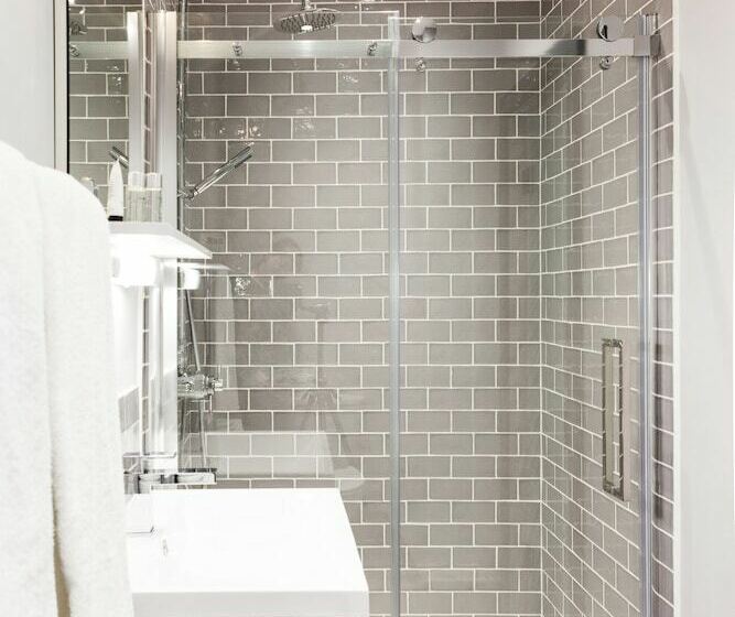 غرفة قياسية, The Stag At Stow