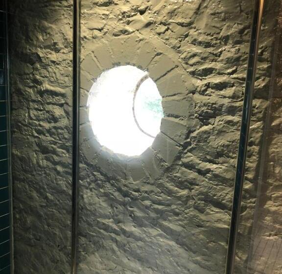 غرفة أساسية, The Stag At Stow