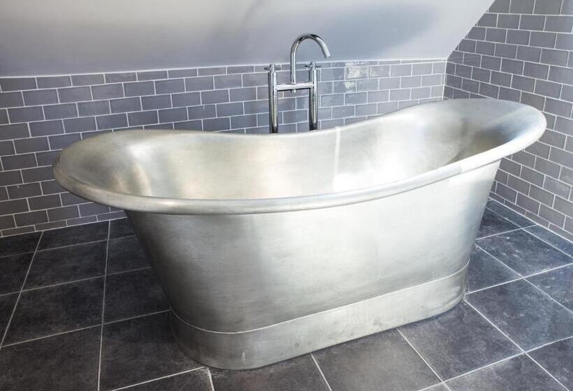 غرفة سوبيريور سرير كينج, The Stag At Stow