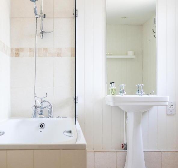 غرفة قياسية, The Stag At Stow