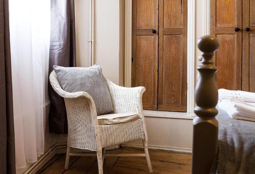 غرفة قياسية, The Stag At Stow