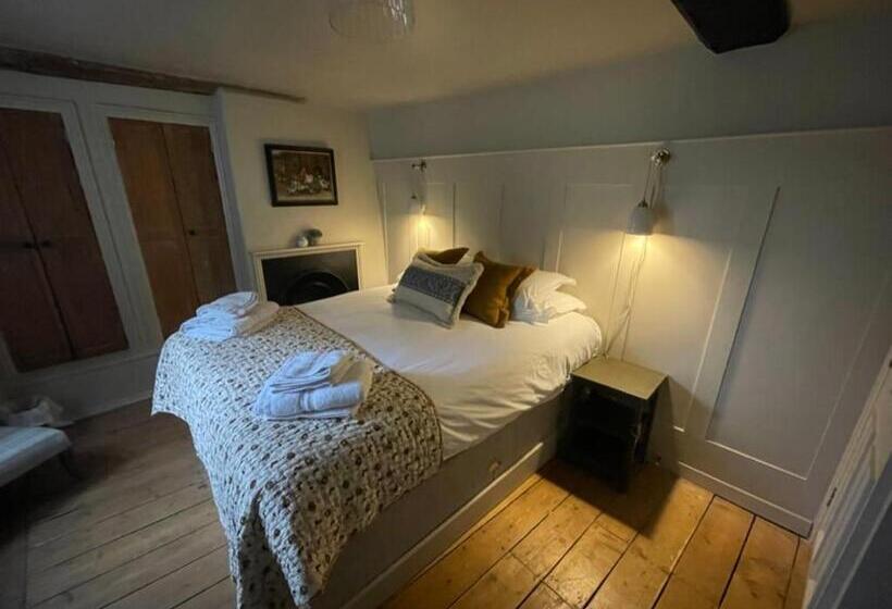 غرفة قياسية, The Stag At Stow