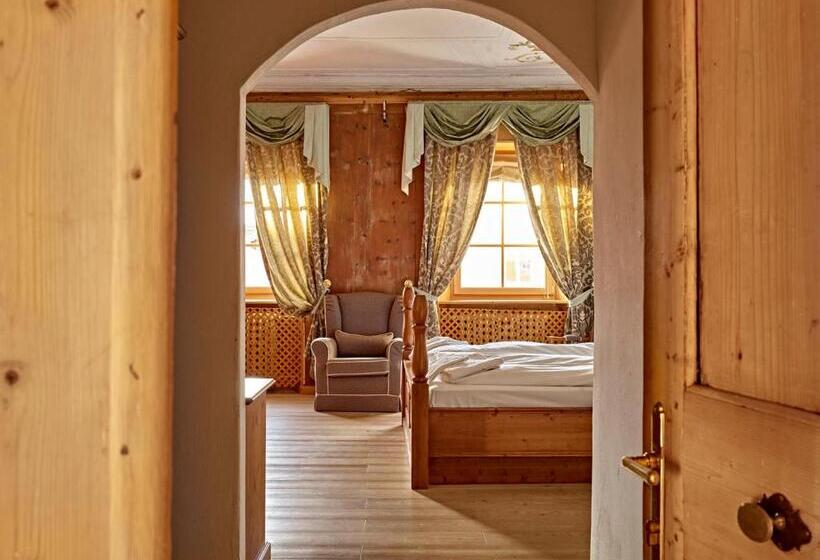 스위트, Romantic Hotel Excelsior