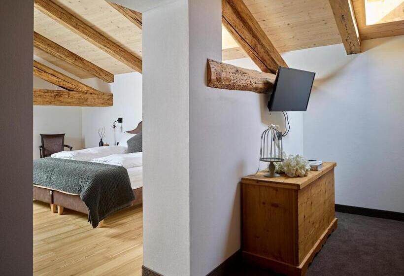 스위트, Romantic Hotel Excelsior