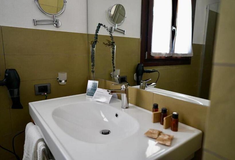 סוויטת ג'וניור עם טרסה, Tramas Hotel & Spa