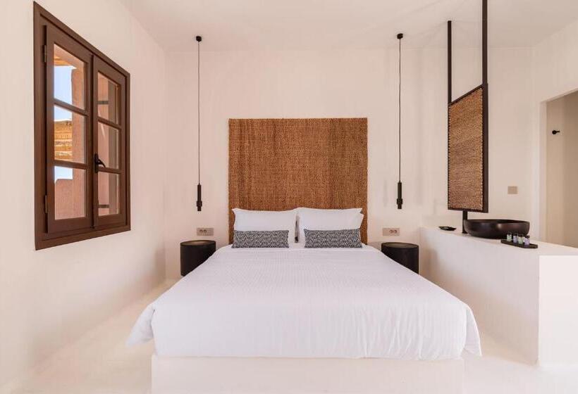 Люкс с гидромассажем, Akre