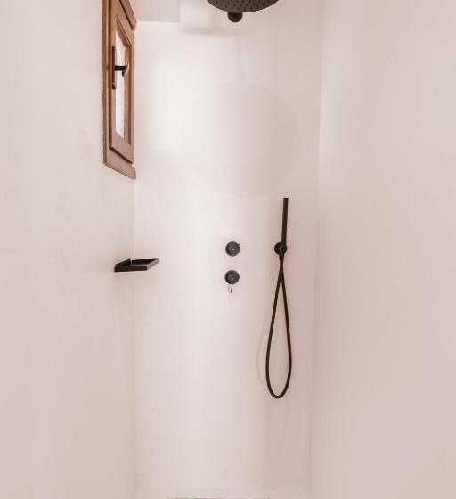 Полулюкс Вид на Море, Akre