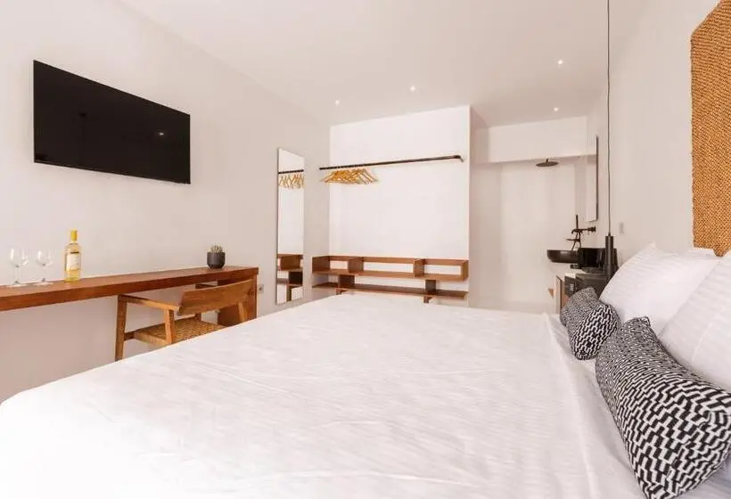 Suite Deluxe, Akre