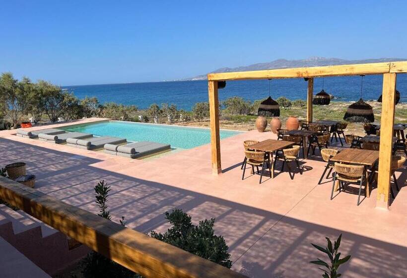 Люкс Вид на Бассейн, Akre