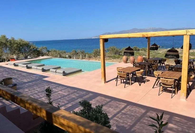 Suite Vue Piscine, Akre